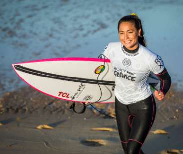 Surfista vegana e porto-riquenha Tia Blanco